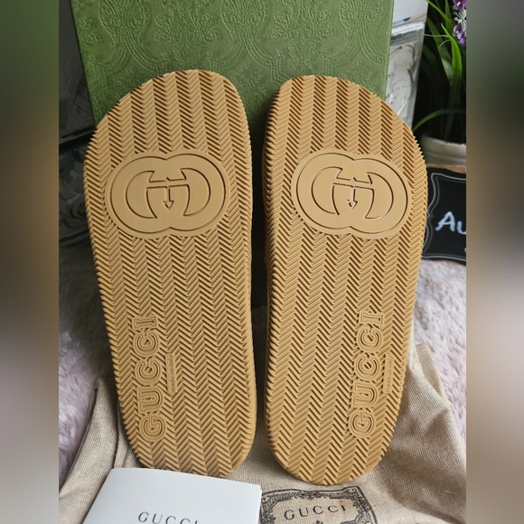 GUCCI woman's Interlocking G Logo Rubber Slides in size 8 and 9. Brand new - Picture 8 of 9
